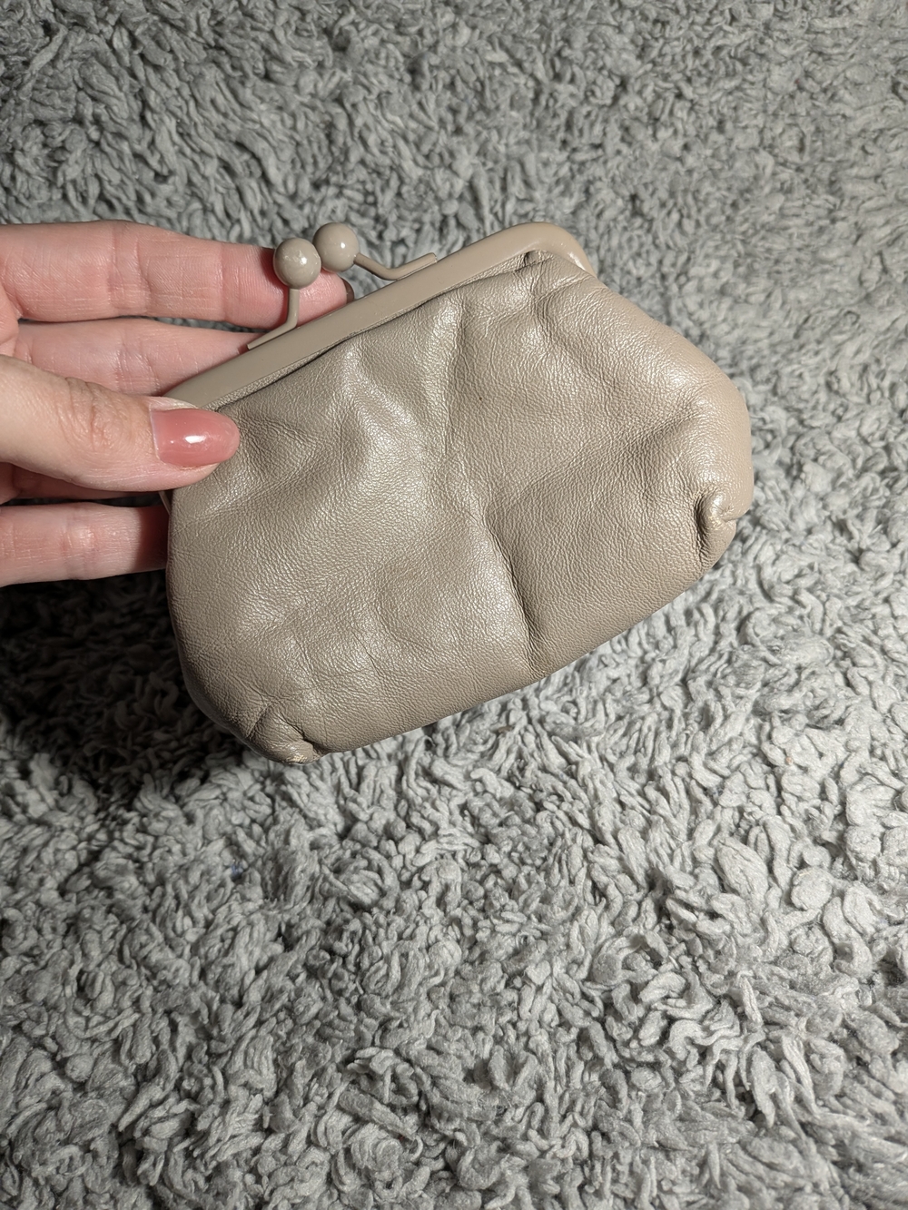 Vintage 60-70's Roger Gimbel Taupe Leather Kiss-Lock Coin Purse